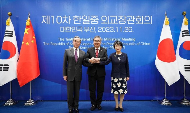 FMs of Korea, Japan, China to expedite prep for trilateral talks