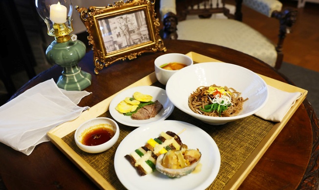 Int'l dining event showcases royal cuisine from 120 years ago