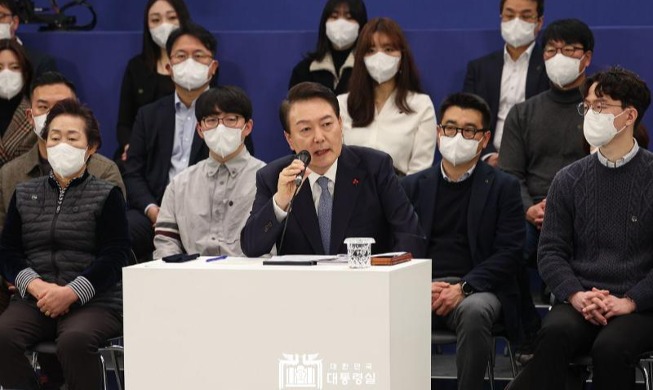 President Yoon checks national tasks with 100-member civilian panel
