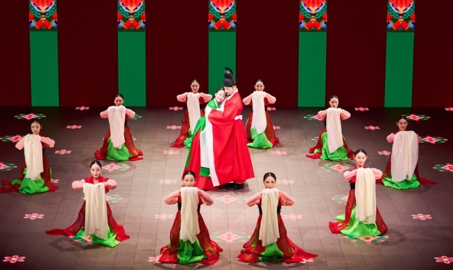 Feast of traditional arts shows in Gyeongju to mark APEC Summit