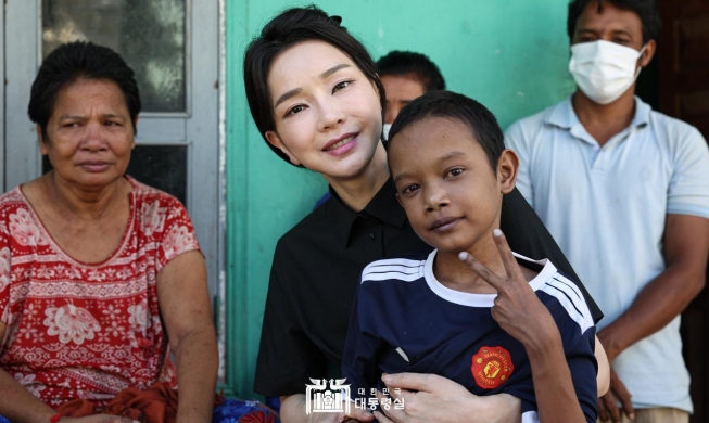🎧 First lady sends video message to Cambodian boy set for heart surgery