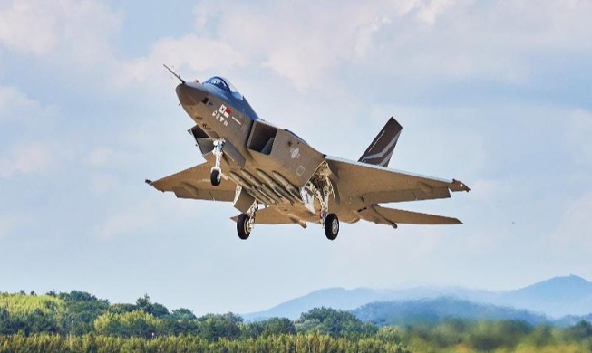 Homegrown KF-21 fighter jet succeeds in 1st test flight