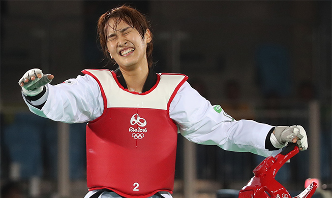 S. Korean Kim So-hui wins taekwondo gold