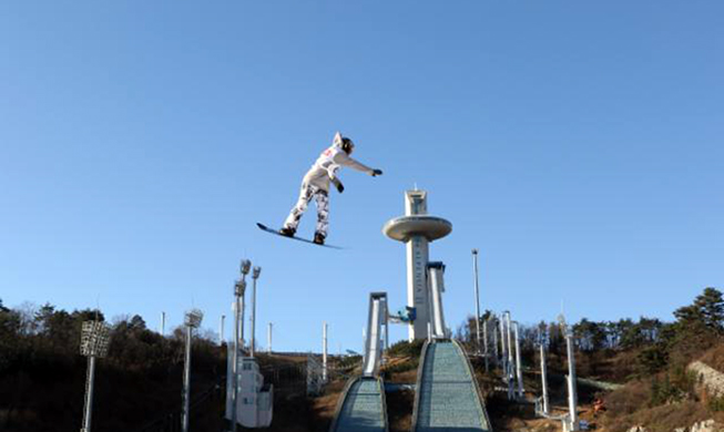 161128_snowboardbigair_main.jpg