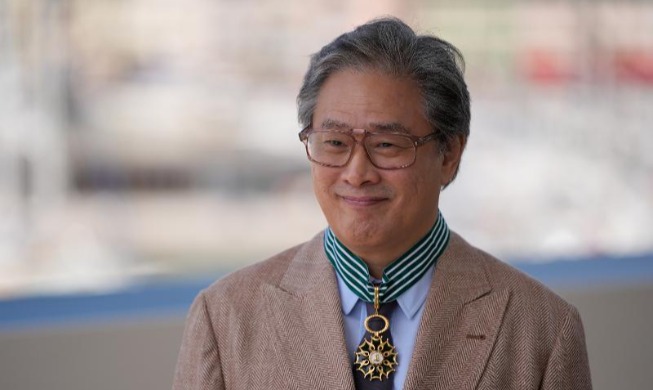 Film director is 4th Korean to win France's top culture award