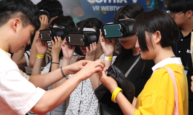 VR keeps readers engaged in cartoons