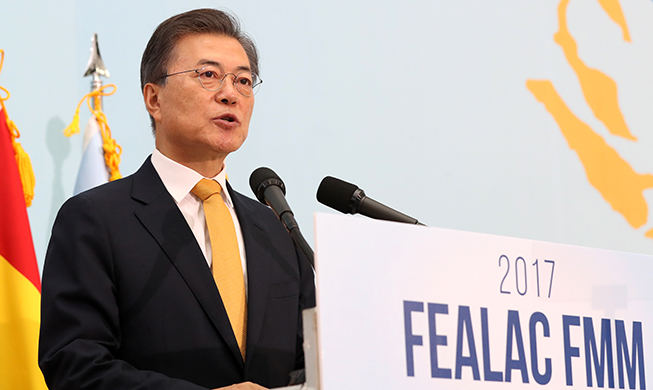 Congratulatory Remarks by President Moon Jae-in at the 8th FEALAC Foreign Ministers’ Meeting