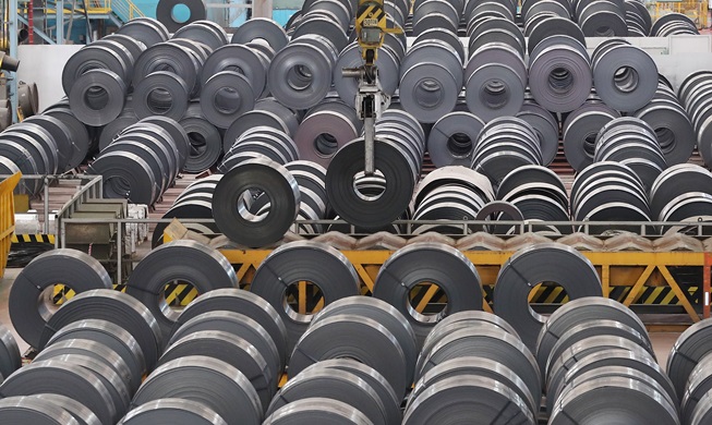 US steel tariff postponed to May 1