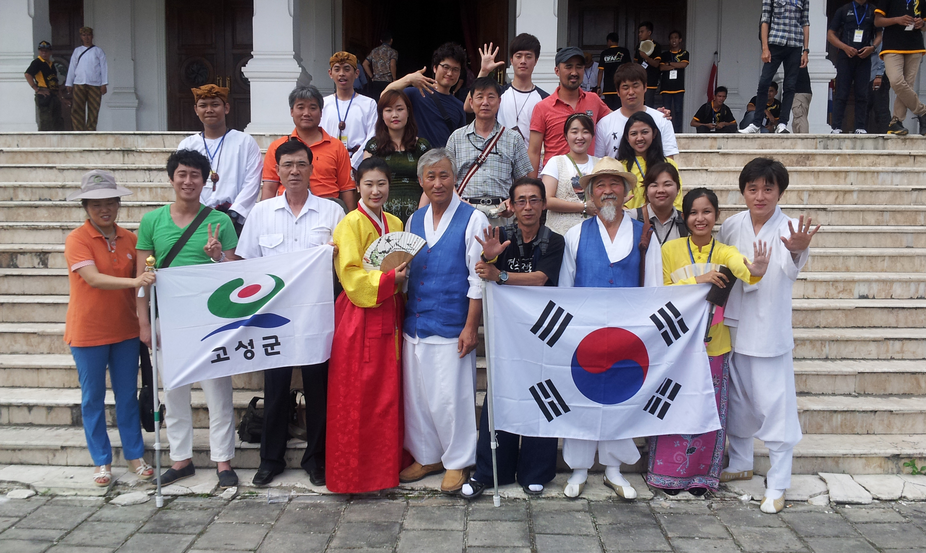 Guide remembers Korean mask dance troupe at 2014 cultural festival