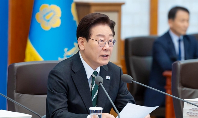 President Lee reaffirms his stimulus policy, cites low debt ratio