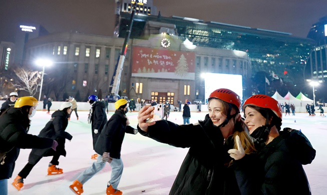 🎧 Ice skating rink at Seoul Plaza reopened after 2-year hiatus