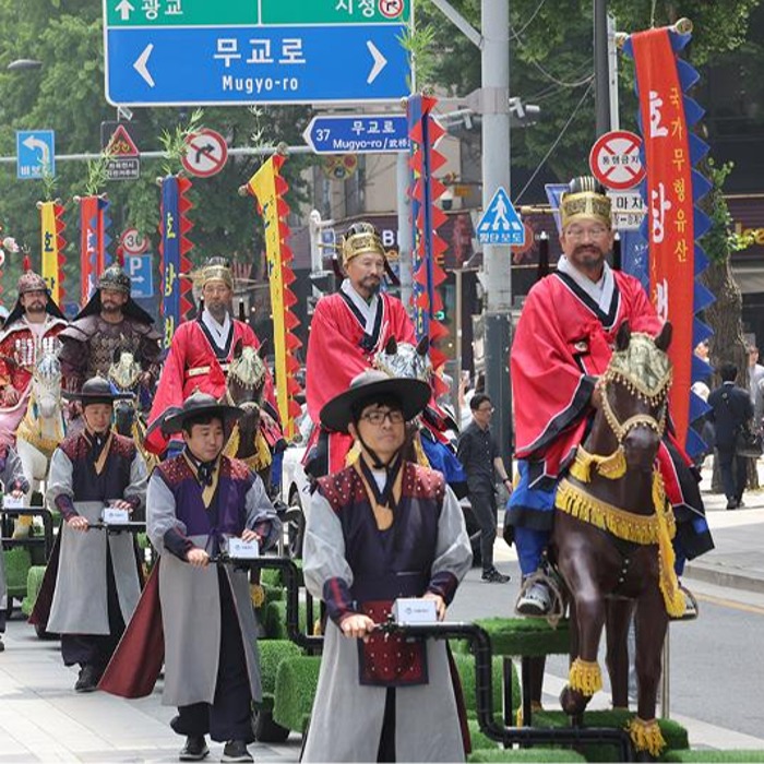 Colorful parade in Seoul marks traditional holiday Dano