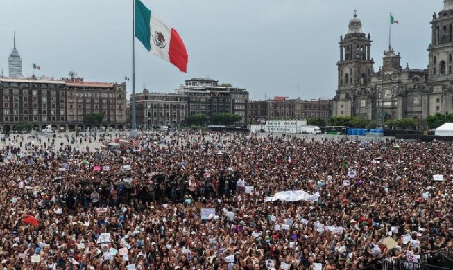 BTS meets Mexican president, attracts 50,000 fans in Mexico City