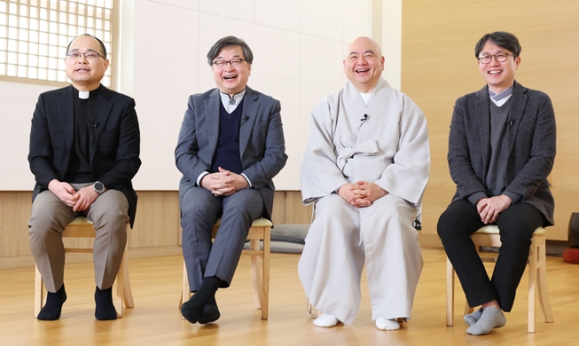 Vocal group seeks to break down religious barriers worldwide