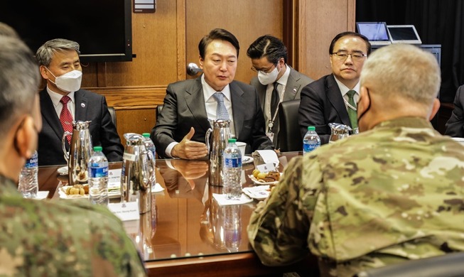 President-elect Yoon visits main USFK base in Pyeongtaek