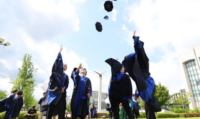 71.1% of young Koreans finish higher education, highest in OECD