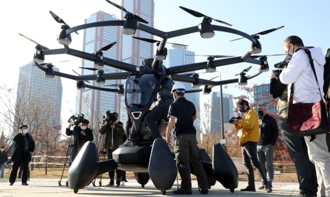 High-tech drone taxis demonstrated in Seoul for 1st time