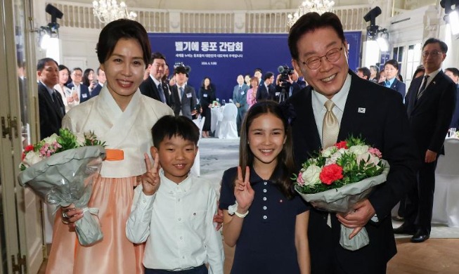 이 대통령, 벨기에 동포간담회···"더 나은 대한민국 보여줄 것"