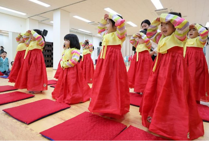 [사진으로 보는 한국] 즐거운 전통예절교실