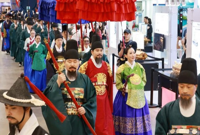[사진으로 보는 한국] 벡스코에 펼쳐진 &acute;왕가의 산책&acute;