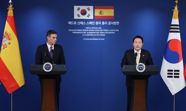 President Yoon, Spanish PM pledge stronger ties in future strategic sectors