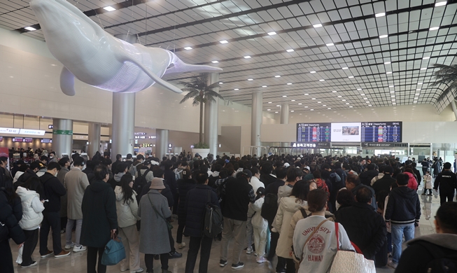 Jeju Int’l Airport packed on Seollal's final day