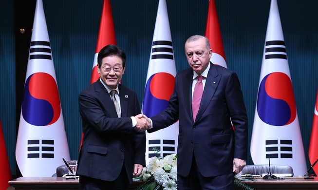 President Lee, Turkiye agree on energy, defense, bio cooperation