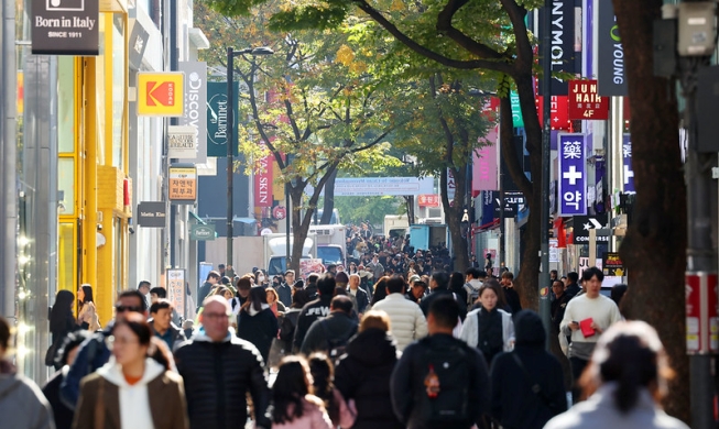 Foreign card spending jumps almost 10-fold in 3 1/2 years: data