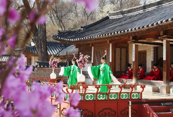 Tangible, intangible heritage meet at Changdeokgung Palace