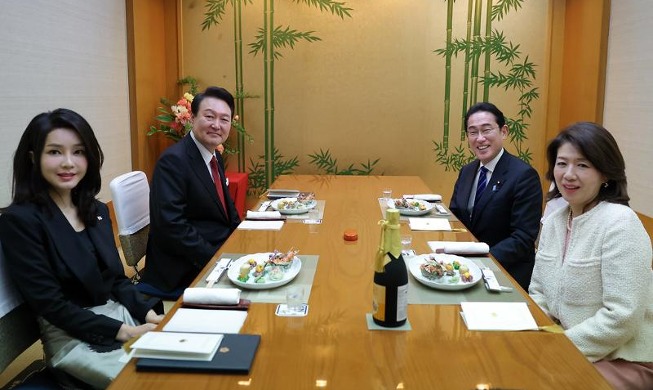 President Yoon hails 'new start' in ties with Japan, attends dinn...