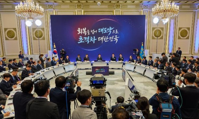 정부, 반도체·피지컬 AI· 데이터센터 1600조 투입···&acute;초격차 대한민국&acute; 이끈다