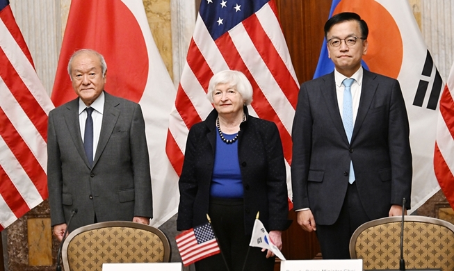 First trilateral summit of finance chiefs with US, Japan held