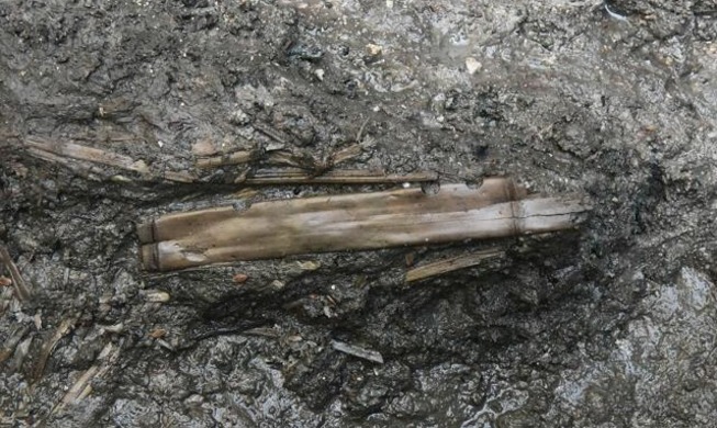 Bamboo flute, wooden tablets from ancient kingdom unearthed