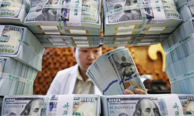 Pledged FDI in Q3 hits USD 22.9B, arrivals sets record USD 14.87B