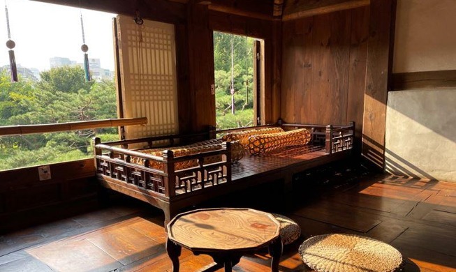 City-run program to offer 'cool' tours of Hanok home