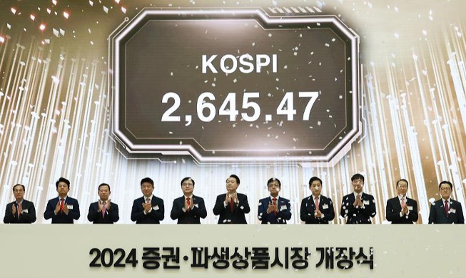 President Yoon attends 2024 opening of main stock market