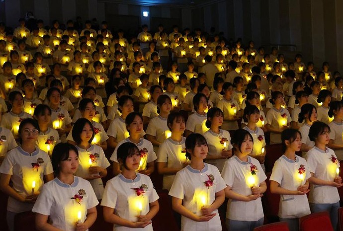 Nightingale Pledge ceremony for nursing majors