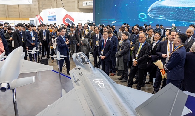 Asia's largest drone show in Busan displays latest technologies