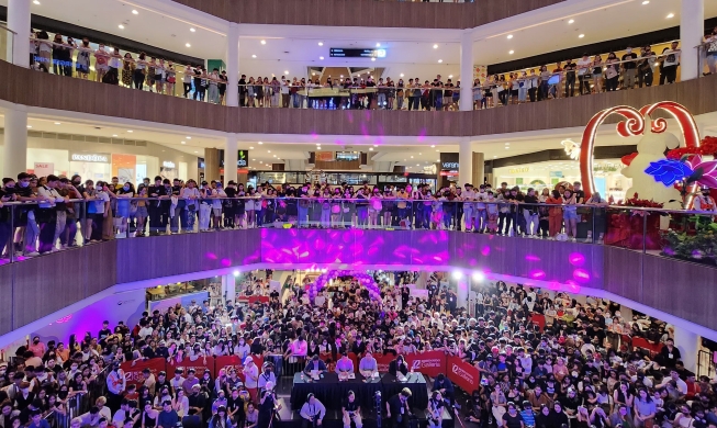 K-pop festival in Manila, Philippines, draws 5,000 fans
