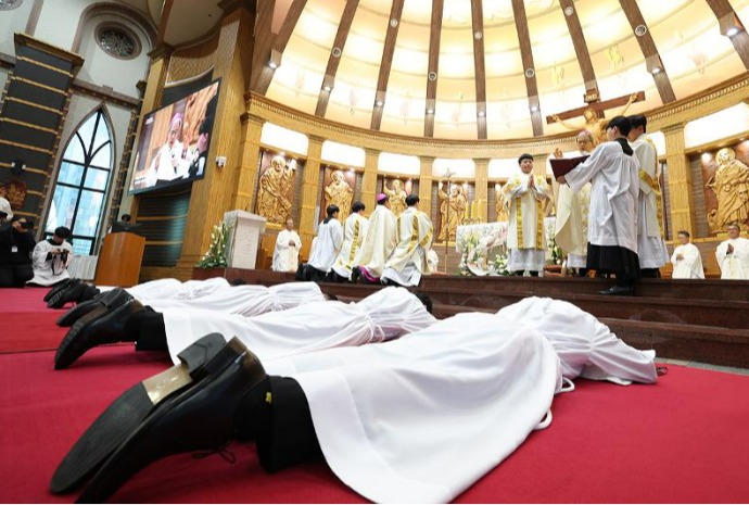 Catholic deacon ordination ceremony in Seoul suburb