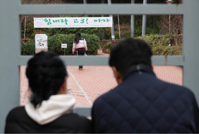 [사진으로 보는 한국] ‘더 넓은 세상으로 한 걸음’…2026 수능 55만 명 응시
