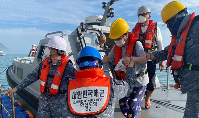 [Korea in photos] Vaccination center on naval vessel Hansando