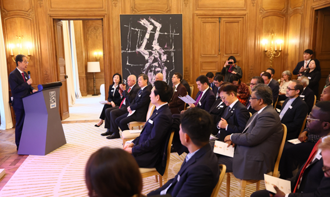 PM Han flies to Paris, pledges 'best efforts until end' for World Expo