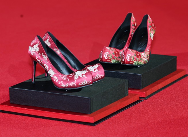 Designer crafts heritage-inspired shoes for 'Prada 2' film leads