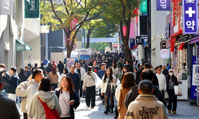 Consumption, travel boost life satisfaction to 80.8% in 2025