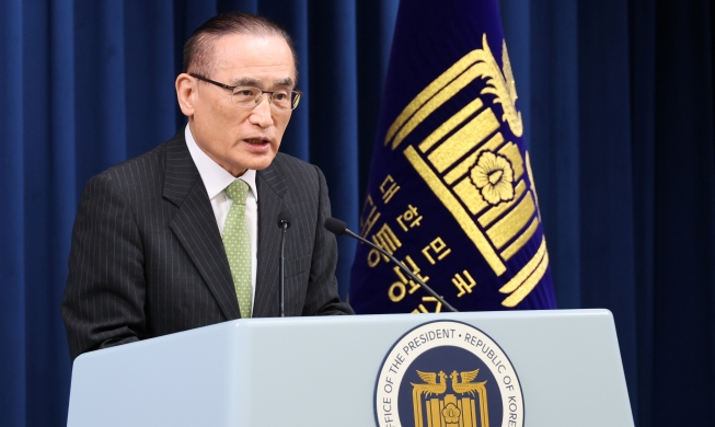 President Lee leaves for G7 Summit in Canada on first int'l trip
