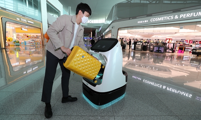 Incheon airport adopts self-driving cart robots in world 1st : Korea.net : The official website of the Republic of Korea