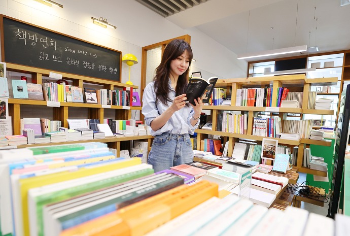 [사진으로 보는 한국] 책장 사이로 번지는 &acute;읽는 기쁨&acute;