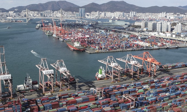 🎧 Trade surplus reaches 18 straight months in Oct., nears USD 7B