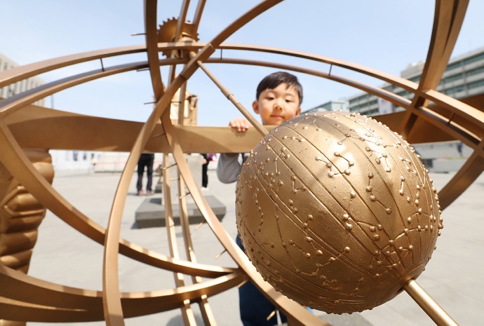 Wisdom from reading the heavens